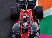 爱游戏中国-索伯车队险胜红牛车队，塞恩斯带队取胜