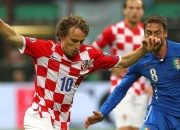 爱游戏在线-波兰鏖战西班牙，莫德里奇关键制胜