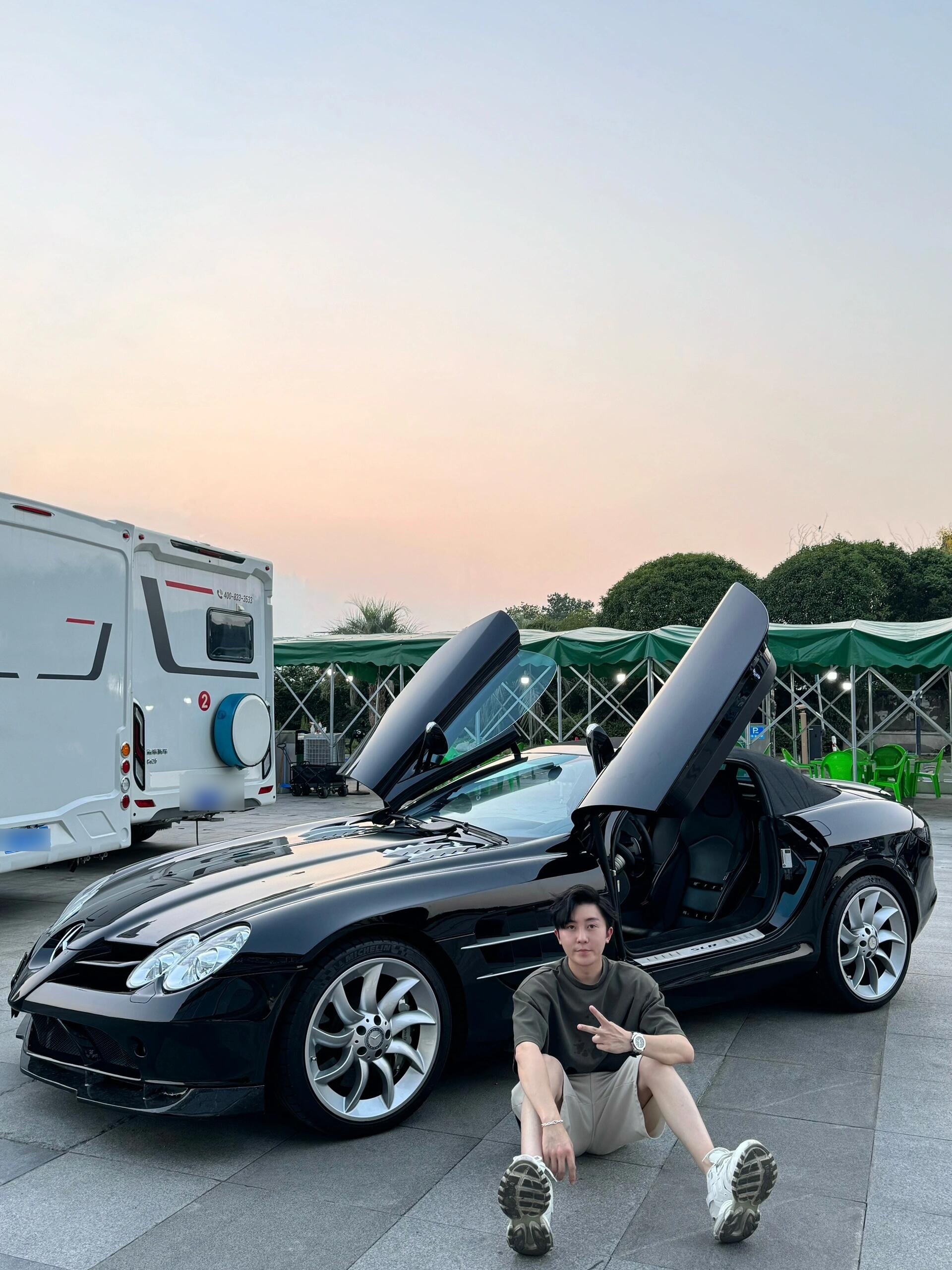 迈凯伦轻取阿斯顿马丁，塞恩斯惊艳四座