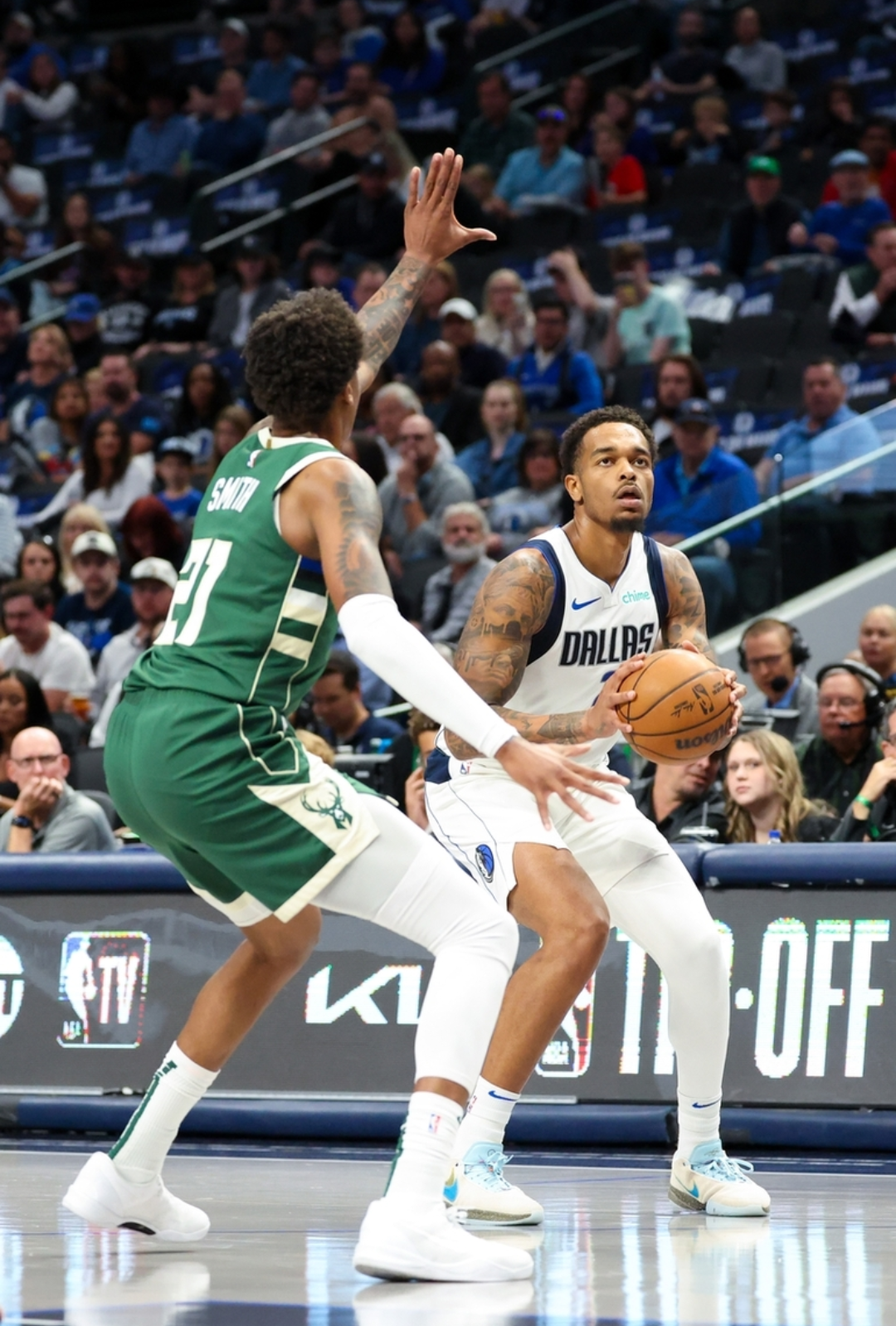 马刺力克雄鹿，克莱带队取胜