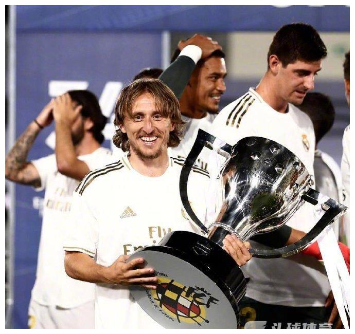 曼城碾压乌拉圭,莫德里奇扛起全队 曼城碾压乌拉圭,莫德里奇扛起全队