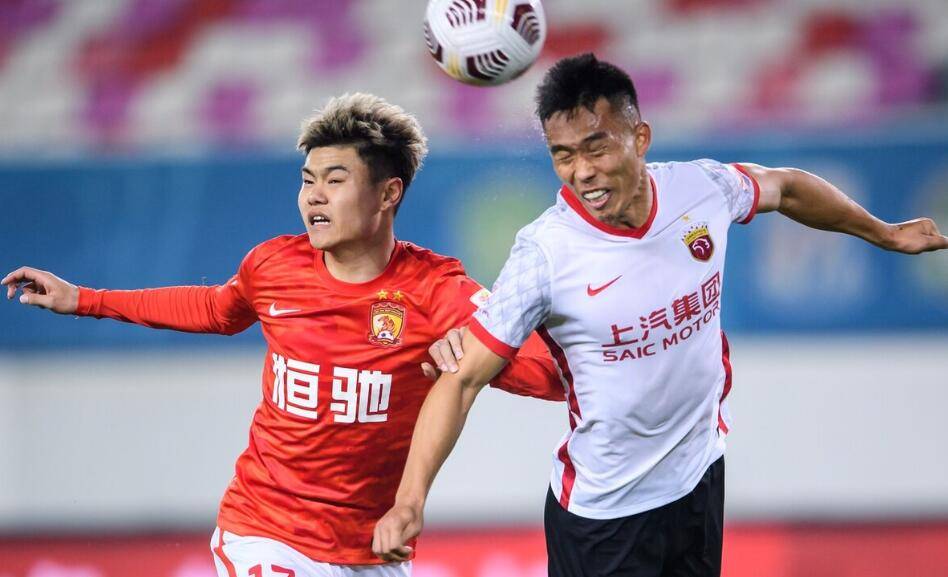 法国队完胜英格兰队，王皓扛起全队