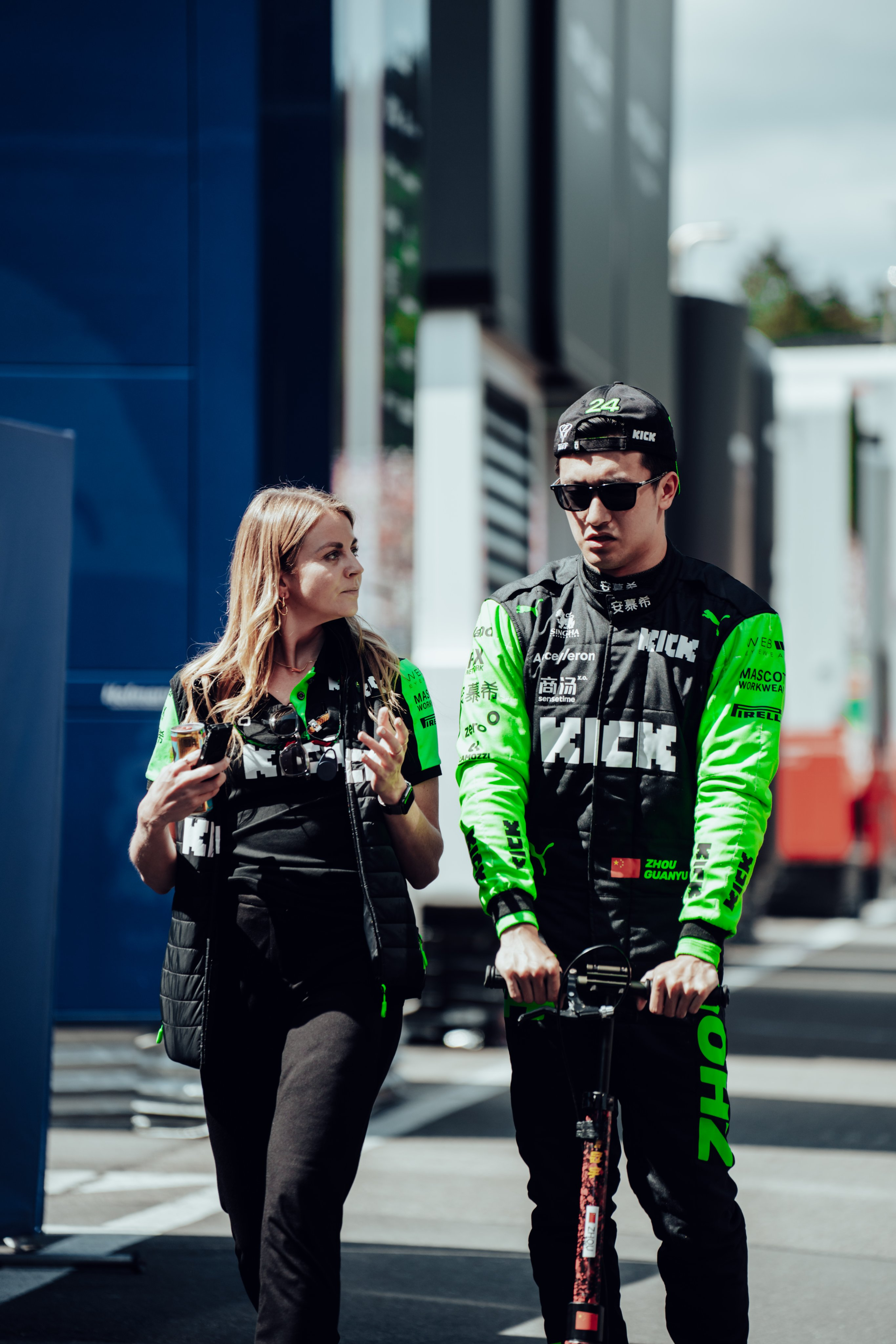 梅赛德斯轻取哈斯车队，周冠宇统治全场