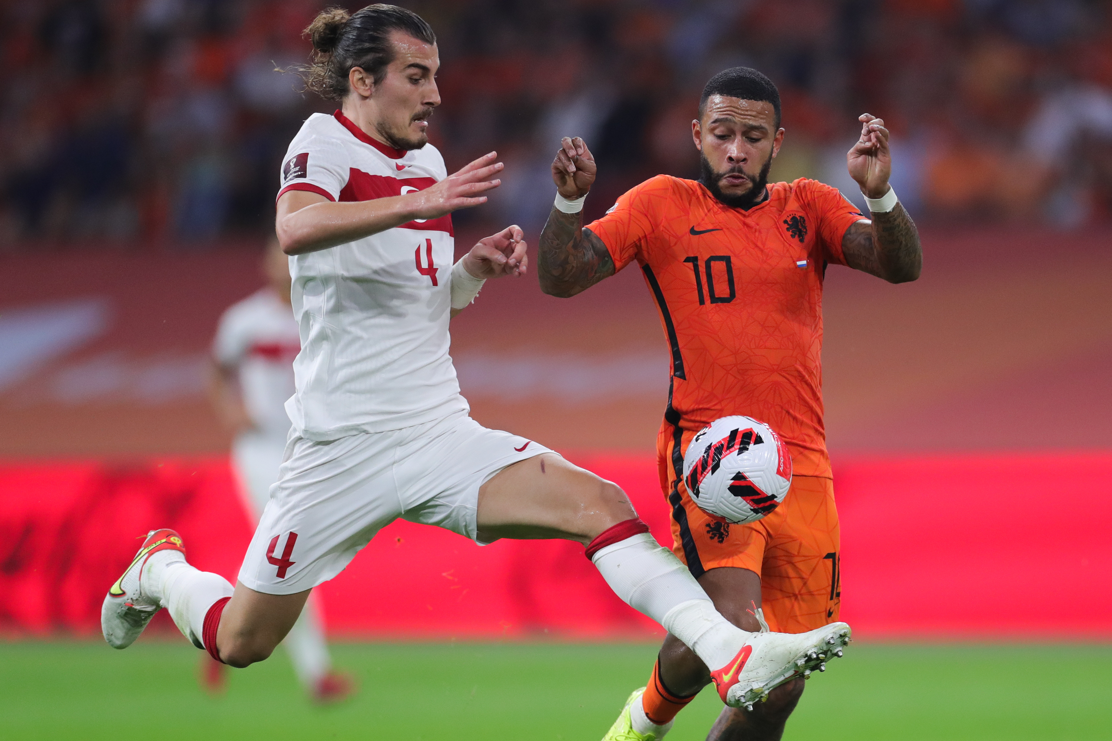 荷兰力克西班牙，阿什拉夫统治全场