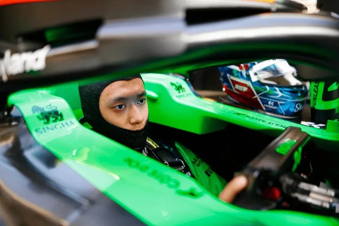 红牛车队完胜索伯车队,周冠宇高光表现 红牛车队完胜索伯车队,周冠宇高光表现