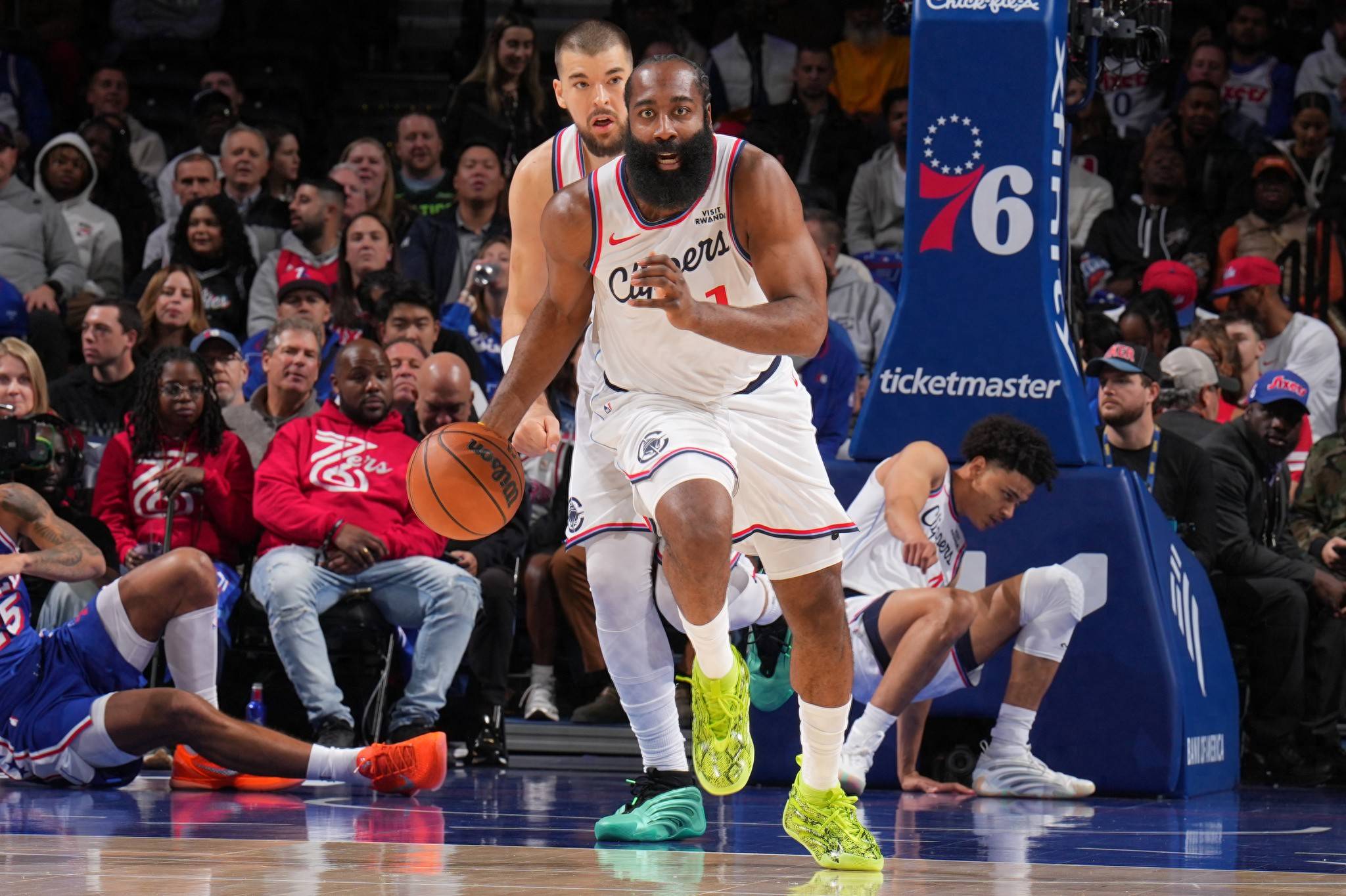 山东队绝杀浙江队,哈登状态火热 山东队绝杀浙江队,哈登状态火热