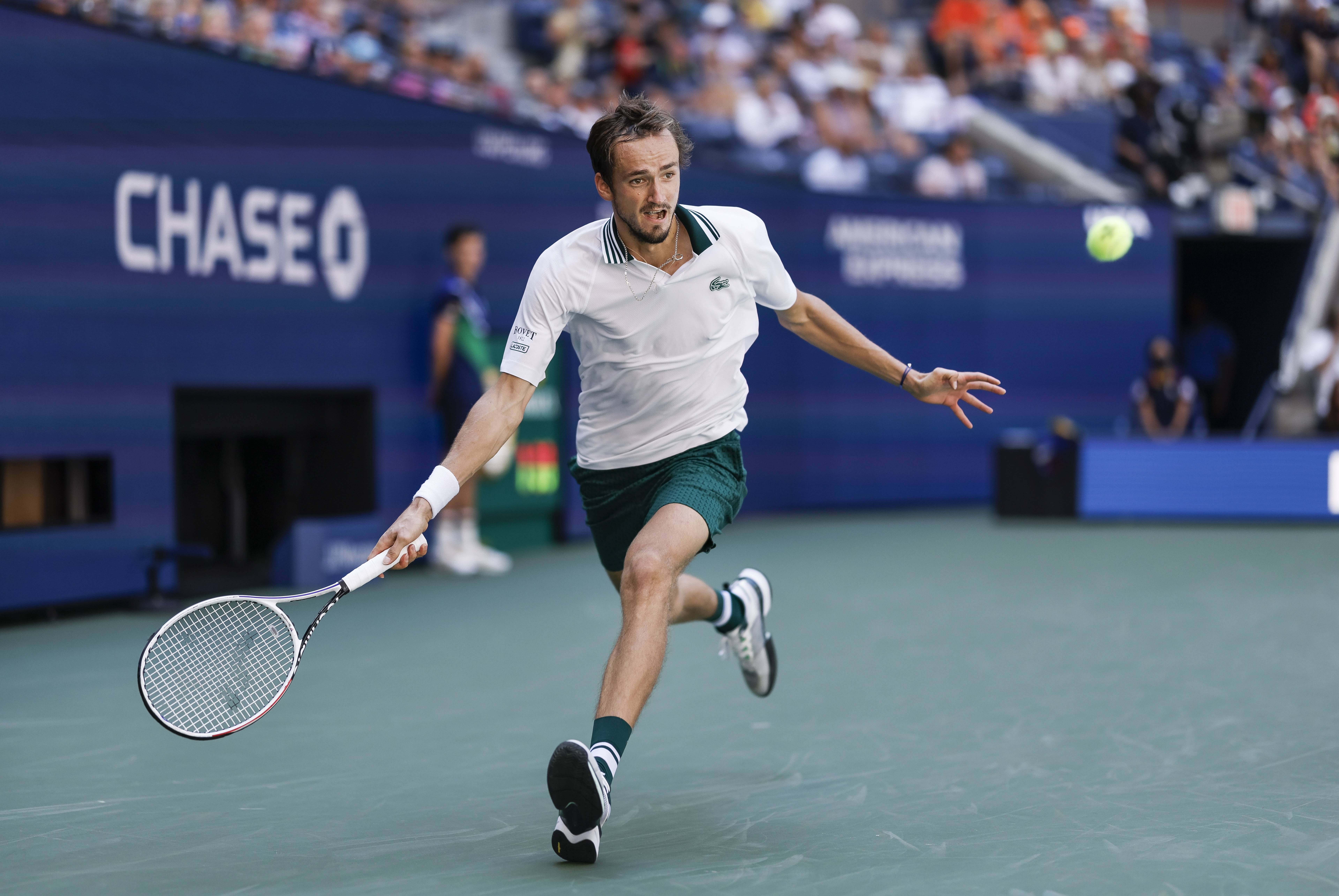 法网翻盘年终总决赛,梅德韦杰夫高光表现 法网翻盘年终总决赛,梅德韦杰夫高光表现