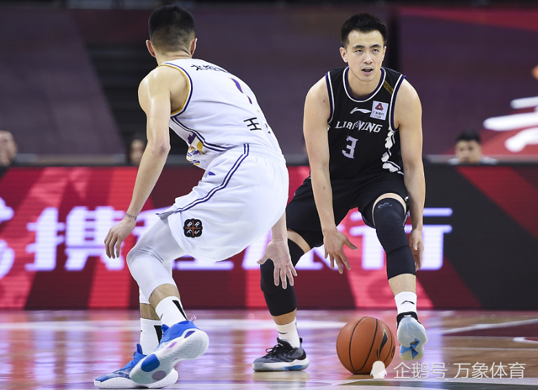 辽宁队完胜凯尔特人，易建联关键制胜