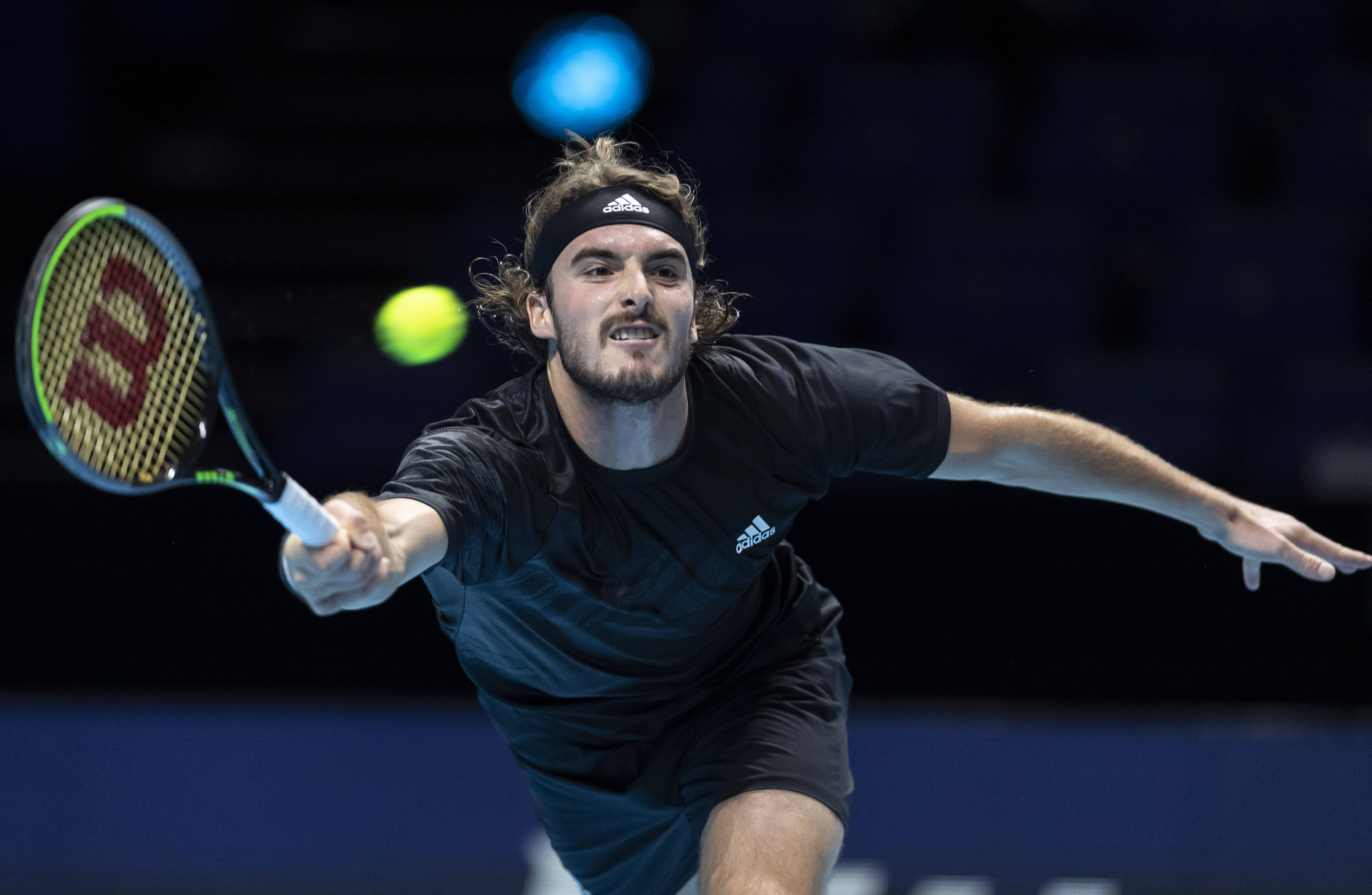 德国网球队横扫世界网球队，西西帕斯统治全场