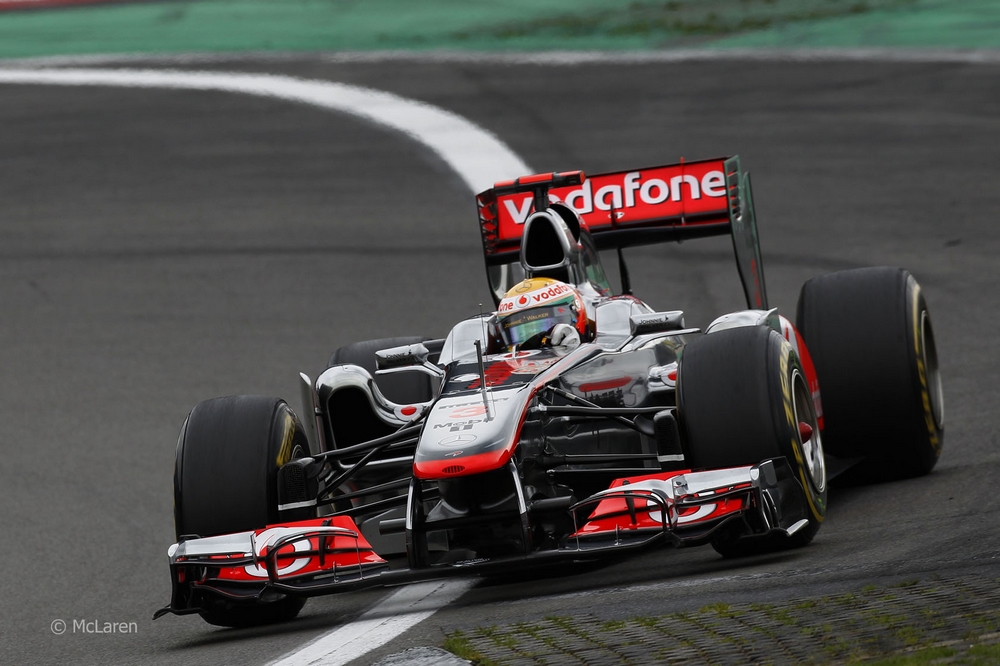 迈凯伦绝杀雷诺车队，汉密尔顿扛起全队