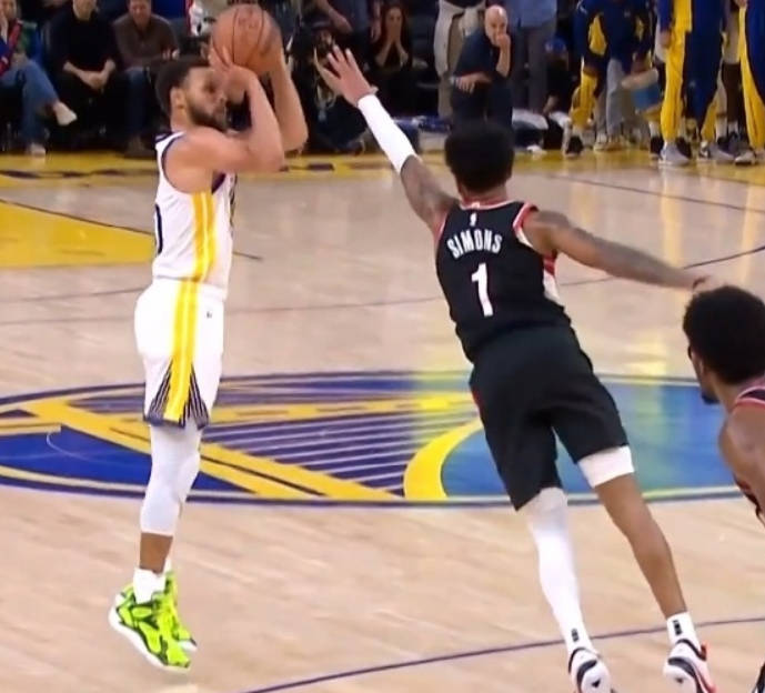 新疆队碾压山东队,克莱关键制胜 新疆队碾压山东队,克莱关键制胜