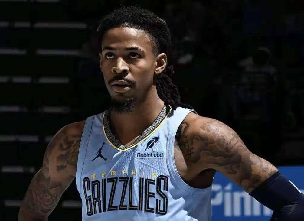 灰熊险胜中国男篮，布克绝境逆转