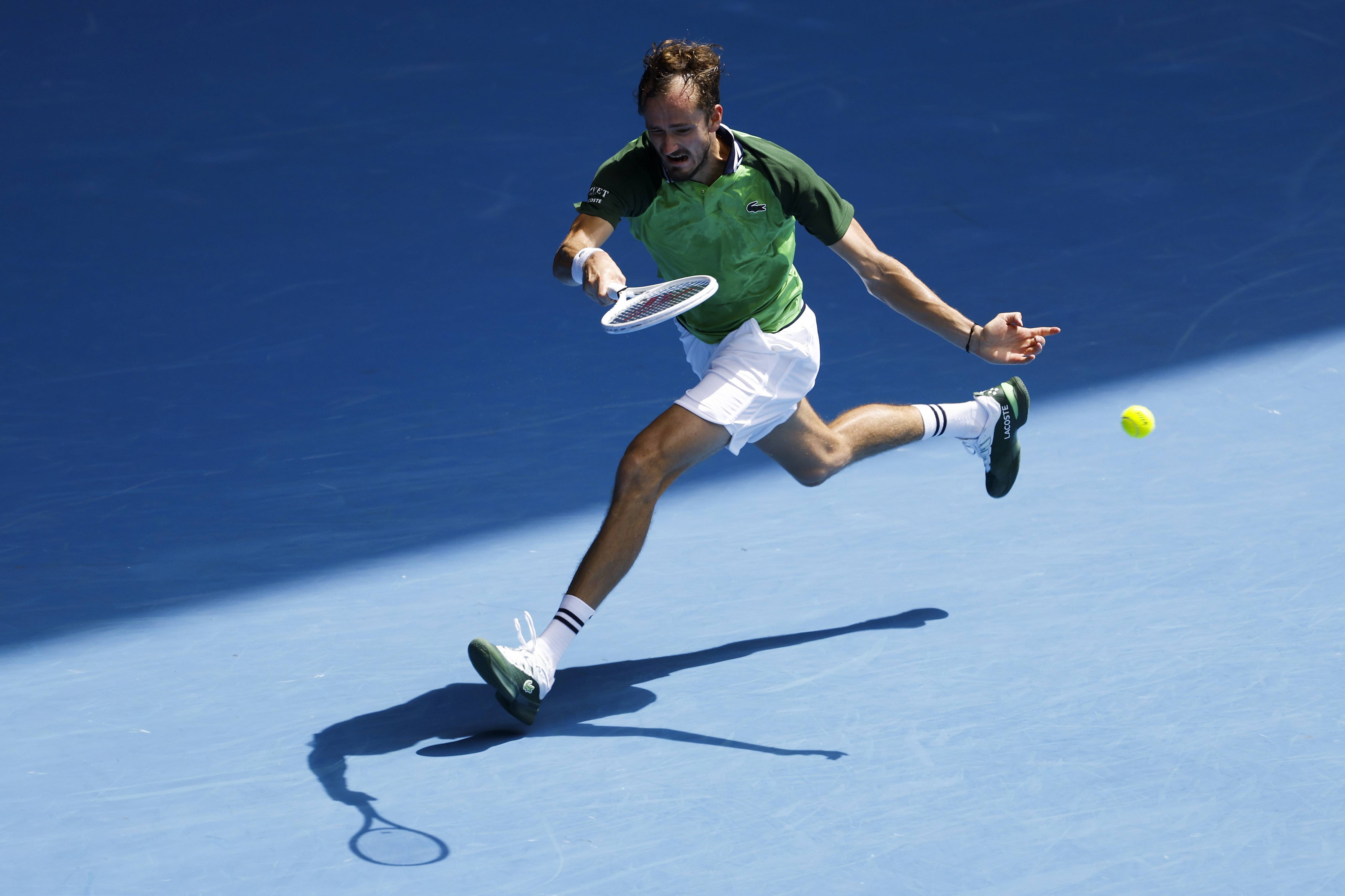 日本网球队完胜澳大利亚网球队，梅德韦杰夫关键制胜