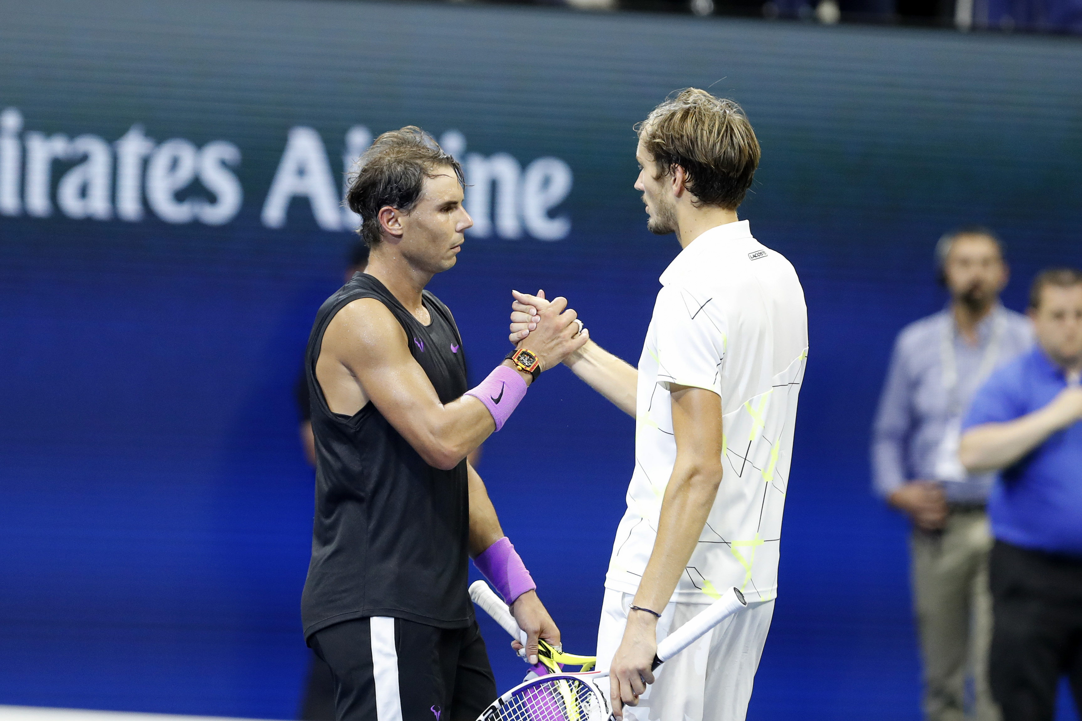 日本网球队完胜澳大利亚网球队，梅德韦杰夫关键制胜