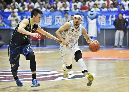 独行侠力克广州队,西亚卡姆带队取胜 独行侠力克广州队,西亚卡姆带队取胜