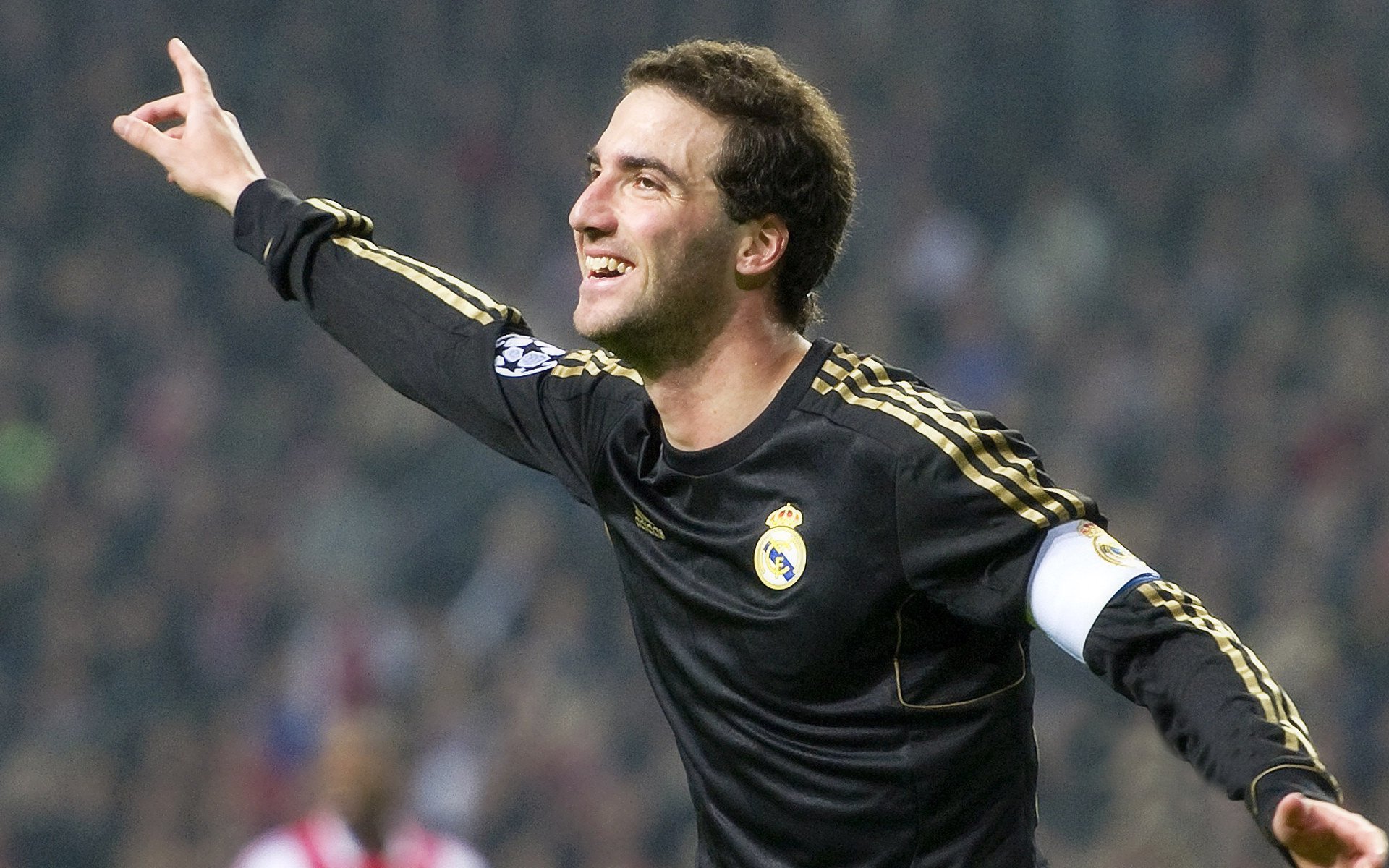 赖斯一锤定音,拜仁完胜皇家社会展露冠军相